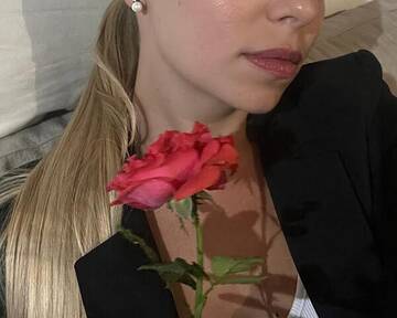 Public Photo of Mia__29